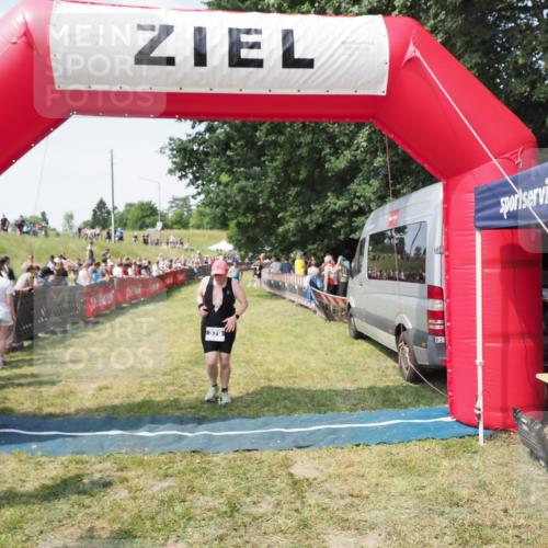 21.06.2025 - 27. Vierlanden-Triathlon MichiJ http://msf.ph/oto/8021228 15.06.2026 11:36:38 Ziel 379 meine-sportfotos.de