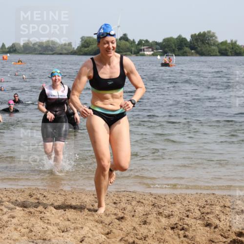 15.06.2025 - 27. Vierlanden-Triathlon Lena Gebhardt http://msf.ph/oto/8021243 15.06.2025 10:18:23 Schwimmen 495, 533, 535, 568, 586, 621, 628 meine-sportfotos.de
