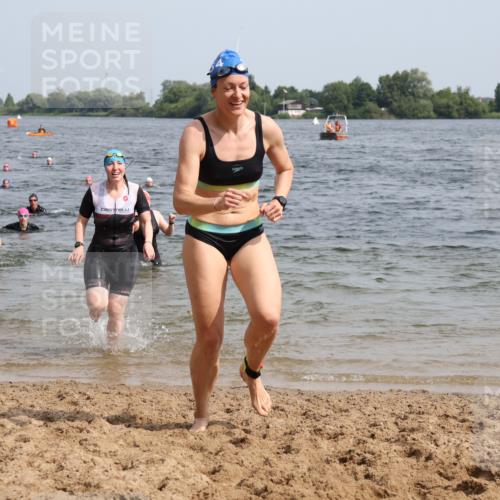 15.06.2025 - 27. Vierlanden-Triathlon Lena Gebhardt http://msf.ph/oto/8021252 15.06.2025 10:18:23 Schwimmen 495, 533, 535, 568, 586, 621, 628 meine-sportfotos.de