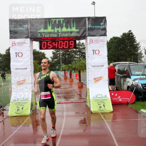 15.06.2025 - 7 Türme Triathlon Michael Strokosch http://msf.ph/oto/8021260 15.06.2025 15:40:09 Ziel 271 meine-sportfotos.de