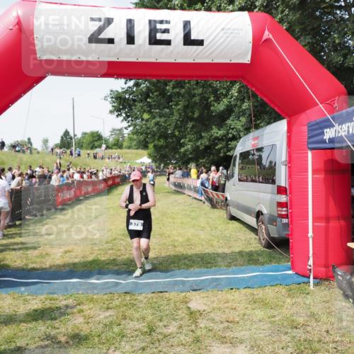 21.06.2025 - 27. Vierlanden-Triathlon MichiJ http://msf.ph/oto/8021262 15.06.2026 11:36:38 Ziel 379 meine-sportfotos.de
