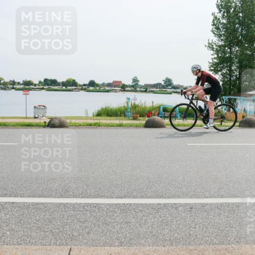15.06.2025 - 27. Vierlanden-Triathlon H.Heesch http://msf.ph/oto/8021264 15.06.2025 10:27:17 Radfahren 206, 227, 586, 594 meine-sportfotos.de