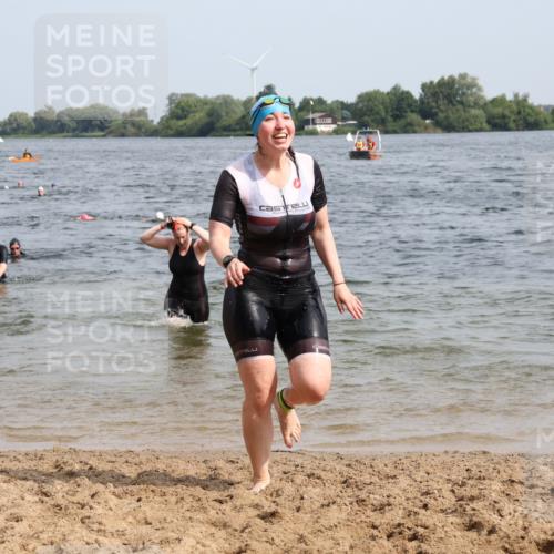 15.06.2025 - 27. Vierlanden-Triathlon Lena Gebhardt http://msf.ph/oto/8021284 15.06.2025 10:18:24 Schwimmen 495, 533, 535, 568, 586, 621, 628 meine-sportfotos.de