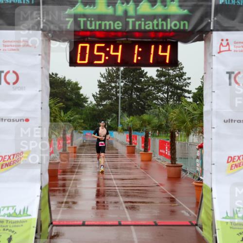 15.06.2025 - 7 Türme Triathlon Michael Strokosch http://msf.ph/oto/8021290 15.06.2025 15:41:14 Ziel 303 meine-sportfotos.de