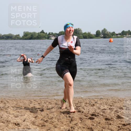15.06.2025 - 27. Vierlanden-Triathlon Lena Gebhardt http://msf.ph/oto/8021293 15.06.2025 10:18:25 Schwimmen 495, 533, 535, 568, 586, 621, 628 meine-sportfotos.de