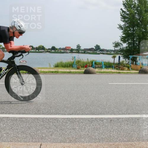 21.06.2025 - 27. Vierlanden-Triathlon H.Heesch http://msf.ph/oto/8021308 15.06.2025 12:04:51 Radfahren 252 meine-sportfotos.de