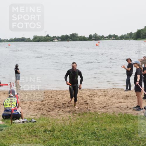 21.06.2025 - 27. Vierlanden-Triathlon MichiJ http://msf.ph/oto/8021310 15.06.2026 10:51:06 Schwimmen 775 meine-sportfotos.de