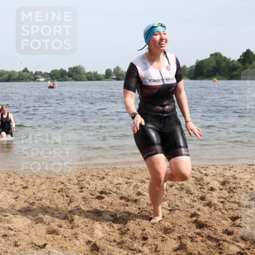 15.06.2025 - 27. Vierlanden-Triathlon Lena Gebhardt http://msf.ph/oto/8021314 15.06.2025 10:18:25 Schwimmen 495, 533, 535, 568, 586, 621, 628 meine-sportfotos.de