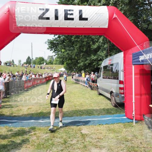 21.06.2025 - 27. Vierlanden-Triathlon MichiJ http://msf.ph/oto/8021315 15.06.2026 11:36:39 Ziel 379 meine-sportfotos.de