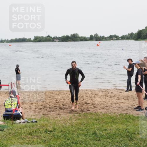 21.06.2025 - 27. Vierlanden-Triathlon MichiJ http://msf.ph/oto/8021322 15.06.2026 10:51:06 Schwimmen 775 meine-sportfotos.de