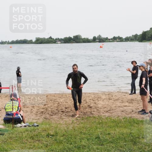 21.06.2025 - 27. Vierlanden-Triathlon MichiJ http://msf.ph/oto/8021335 15.06.2026 10:51:06 Schwimmen 775 meine-sportfotos.de