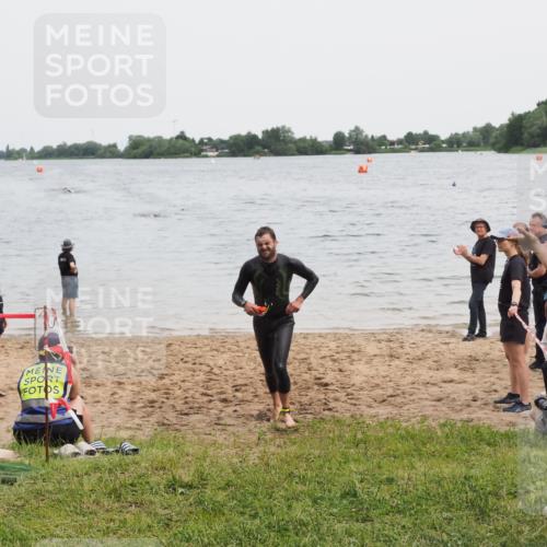 21.06.2025 - 27. Vierlanden-Triathlon MichiJ http://msf.ph/oto/8021351 15.06.2026 10:51:06 Schwimmen 775 meine-sportfotos.de