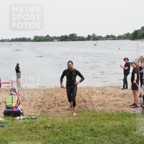 21.06.2025 - 27. Vierlanden-Triathlon MichiJ http://msf.ph/oto/8021359 15.06.2026 10:51:06 Schwimmen 775 meine-sportfotos.de