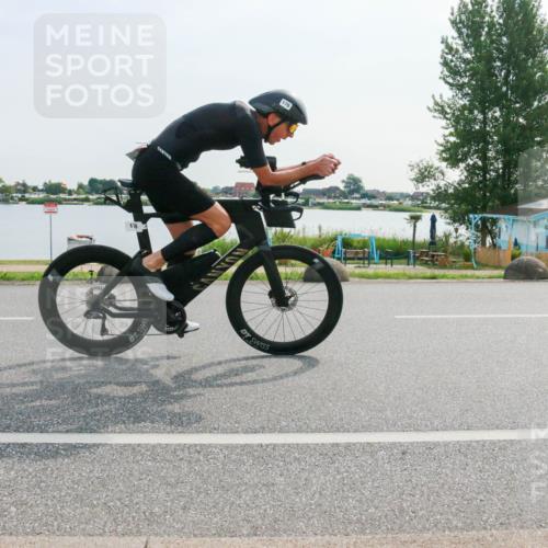 15.06.2025 - 27. Vierlanden-Triathlon H.Heesch http://msf.ph/oto/8021361 15.06.2025 09:51:51 Radfahren 69, 85, 120, 176 meine-sportfotos.de