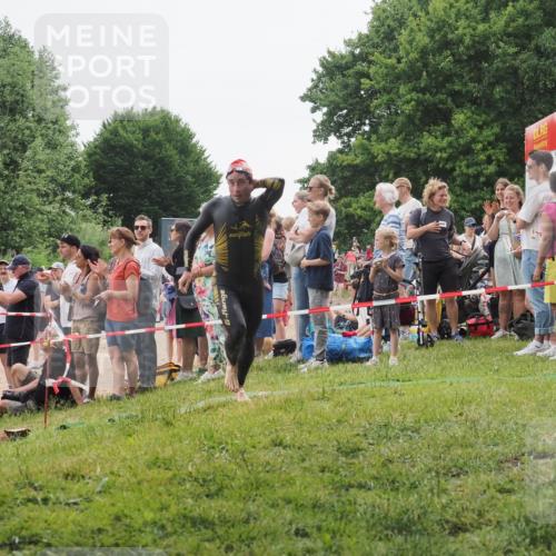 15.06.2025 - 27. Vierlanden-Triathlon KatJ http://msf.ph/oto/8021381 15.06.2025 10:52:21 Schwimmen 652, 693, 759 meine-sportfotos.de