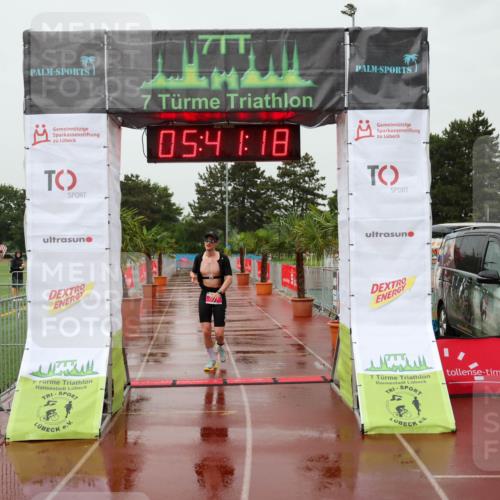 15.06.2025 - 7 Türme Triathlon Michael Strokosch http://msf.ph/oto/8021395 15.06.2025 15:41:17 Ziel 303 meine-sportfotos.de