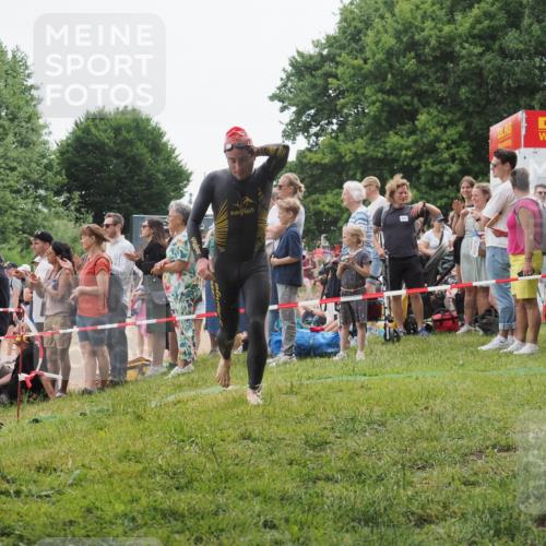 15.06.2025 - 27. Vierlanden-Triathlon KatJ http://msf.ph/oto/8021406 15.06.2025 10:52:21 Schwimmen 652, 693, 759 meine-sportfotos.de