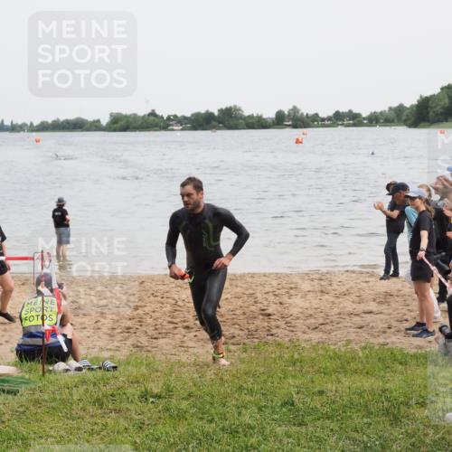 21.06.2025 - 27. Vierlanden-Triathlon MichiJ http://msf.ph/oto/8021413 15.06.2026 10:51:07 Schwimmen 775 meine-sportfotos.de
