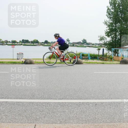 15.06.2025 - 27. Vierlanden-Triathlon H.Heesch http://msf.ph/oto/8021418 15.06.2025 10:27:23 Radfahren 176, 206, 549, 594 meine-sportfotos.de