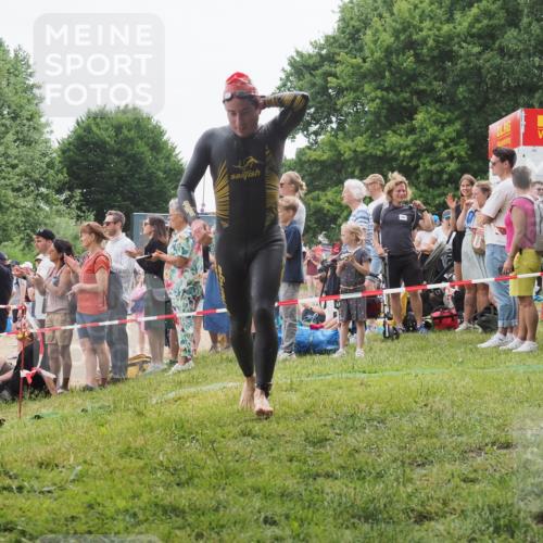 15.06.2025 - 27. Vierlanden-Triathlon KatJ http://msf.ph/oto/8021425 15.06.2025 10:52:22 Schwimmen 652, 693, 759 meine-sportfotos.de