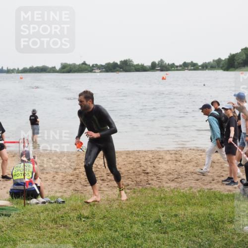21.06.2025 - 27. Vierlanden-Triathlon MichiJ http://msf.ph/oto/8021427 15.06.2026 10:51:07 Schwimmen 775 meine-sportfotos.de