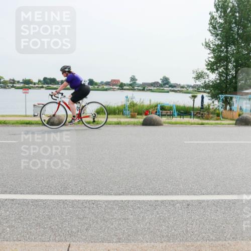 15.06.2025 - 27. Vierlanden-Triathlon H.Heesch http://msf.ph/oto/8021429 15.06.2025 10:27:24 Radfahren 176, 206, 549, 594 meine-sportfotos.de