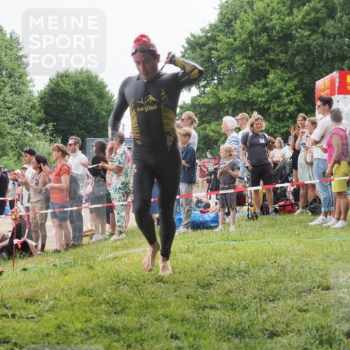 15.06.2025 - 27. Vierlanden-Triathlon KatJ http://msf.ph/oto/8021433 15.06.2025 10:52:22 Schwimmen 652, 693, 759 meine-sportfotos.de