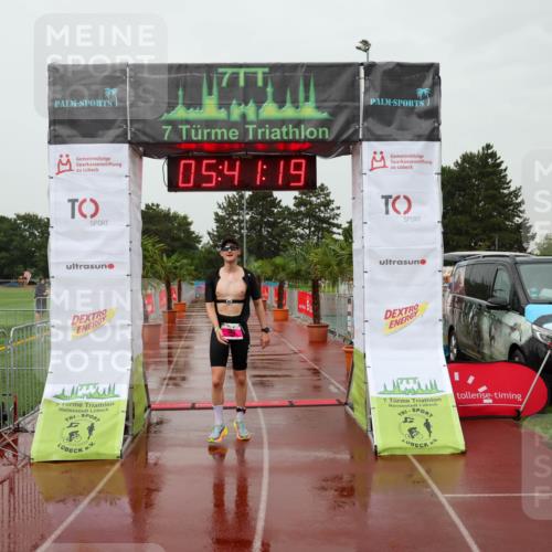 15.06.2025 - 7 Türme Triathlon Michael Strokosch http://msf.ph/oto/8021439 15.06.2025 15:41:19 Ziel 303 meine-sportfotos.de