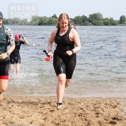 15.06.2025 - 27. Vierlanden-Triathlon Lena Gebhardt http://msf.ph/oto/8021444 15.06.2025 10:18:30 Schwimmen 495, 533, 535, 621, 628 meine-sportfotos.de