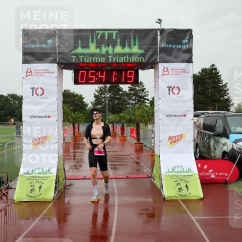 15.06.2025 - 7 Türme Triathlon Michael Strokosch http://msf.ph/oto/8021445 15.06.2025 15:41:19 Ziel 303 meine-sportfotos.de