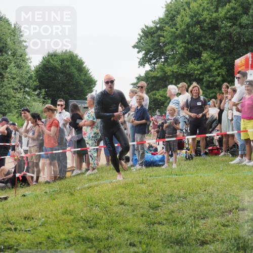 15.06.2025 - 27. Vierlanden-Triathlon KatJ http://msf.ph/oto/8021451 15.06.2025 10:52:24 Schwimmen 652, 682, 693, 759 meine-sportfotos.de