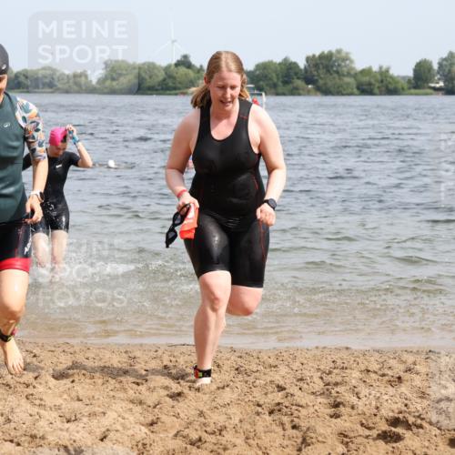 15.06.2025 - 27. Vierlanden-Triathlon Lena Gebhardt http://msf.ph/oto/8021454 15.06.2025 10:18:30 Schwimmen 495, 533, 535, 621, 628 meine-sportfotos.de