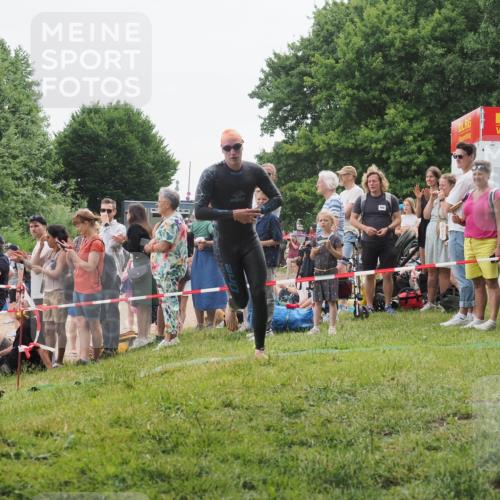 15.06.2025 - 27. Vierlanden-Triathlon KatJ http://msf.ph/oto/8021464 15.06.2025 10:52:24 Schwimmen 652, 682, 693, 759 meine-sportfotos.de