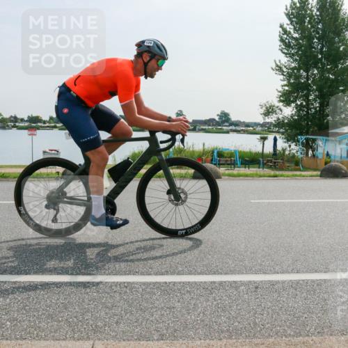 15.06.2025 - 27. Vierlanden-Triathlon H.Heesch http://msf.ph/oto/8021466 15.06.2025 09:52:07 Radfahren 129, 181 meine-sportfotos.de
