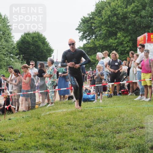 15.06.2025 - 27. Vierlanden-Triathlon KatJ http://msf.ph/oto/8021467 15.06.2025 10:52:24 Schwimmen 652, 682, 693, 759 meine-sportfotos.de