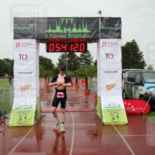 15.06.2025 - 7 Türme Triathlon Michael Strokosch http://msf.ph/oto/8021472 15.06.2025 15:41:20 Ziel 303 meine-sportfotos.de