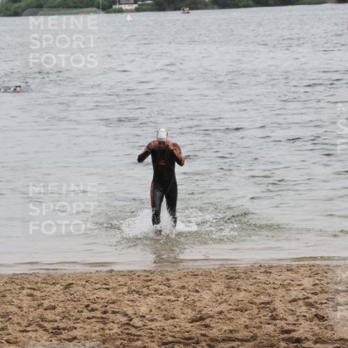 21.06.2025 - 27. Vierlanden-Triathlon MichiJ http://msf.ph/oto/8021485 15.06.2026 10:51:35 Schwimmen 676 meine-sportfotos.de