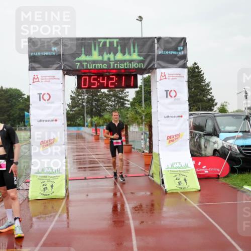 15.06.2025 - 7 Türme Triathlon Michael Strokosch http://msf.ph/oto/8021491 15.06.2025 15:42:10 Ziel 208 meine-sportfotos.de