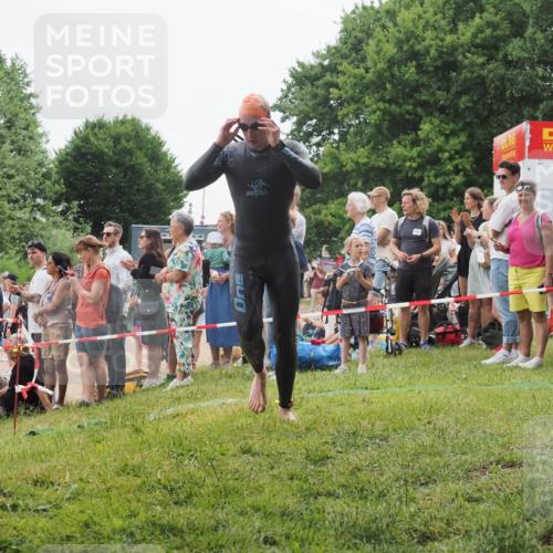 15.06.2025 - 27. Vierlanden-Triathlon KatJ http://msf.ph/oto/8021495 15.06.2025 10:52:25 Schwimmen 652, 682, 759 meine-sportfotos.de