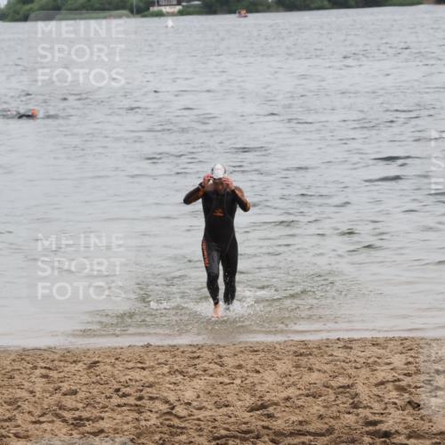 21.06.2025 - 27. Vierlanden-Triathlon MichiJ http://msf.ph/oto/8021520 15.06.2026 10:51:35 Schwimmen 676 meine-sportfotos.de