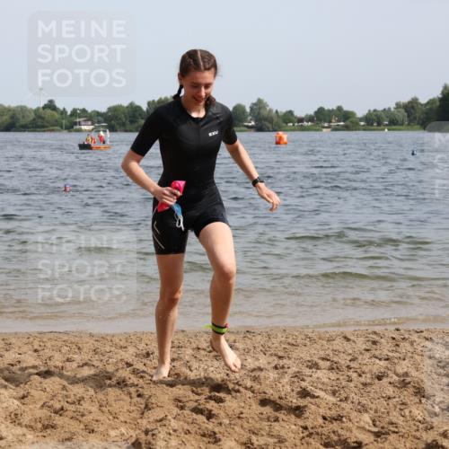 15.06.2025 - 27. Vierlanden-Triathlon Lena Gebhardt http://msf.ph/oto/8021526 15.06.2025 10:18:33 Schwimmen 495, 533, 535, 536, 621, 628 meine-sportfotos.de