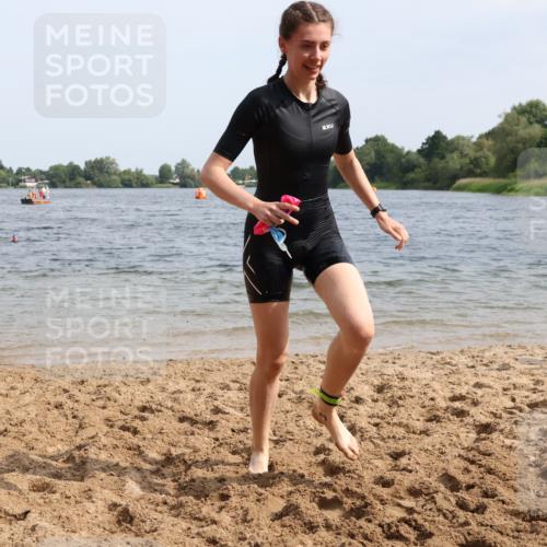 15.06.2025 - 27. Vierlanden-Triathlon Lena Gebhardt http://msf.ph/oto/8021538 15.06.2025 10:18:33 Schwimmen 495, 533, 535, 536, 621, 628 meine-sportfotos.de