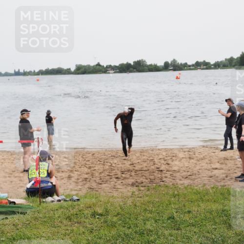 21.06.2025 - 27. Vierlanden-Triathlon MichiJ http://msf.ph/oto/8021549 15.06.2026 10:51:38 Schwimmen 676 meine-sportfotos.de
