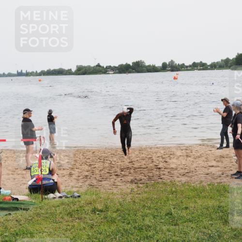 21.06.2025 - 27. Vierlanden-Triathlon MichiJ http://msf.ph/oto/8021552 15.06.2026 10:51:38 Schwimmen 676 meine-sportfotos.de