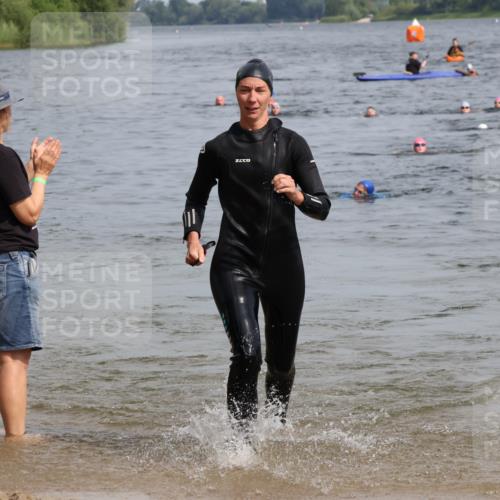 15.06.2025 - 27. Vierlanden-Triathlon Lena Gebhardt http://msf.ph/oto/8021558 15.06.2025 10:18:39 Schwimmen 533, 536, 621, 628 meine-sportfotos.de