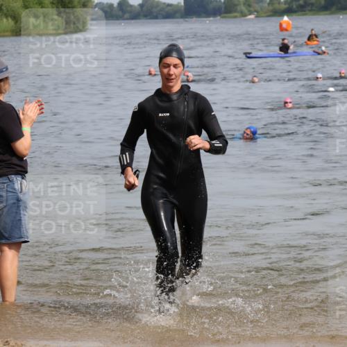 15.06.2025 - 27. Vierlanden-Triathlon Lena Gebhardt http://msf.ph/oto/8021569 15.06.2025 10:18:40 Schwimmen 533, 536, 621, 628 meine-sportfotos.de