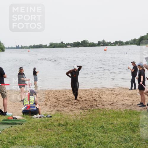 21.06.2025 - 27. Vierlanden-Triathlon MichiJ http://msf.ph/oto/8021579 15.06.2026 10:51:39 Schwimmen 676 meine-sportfotos.de
