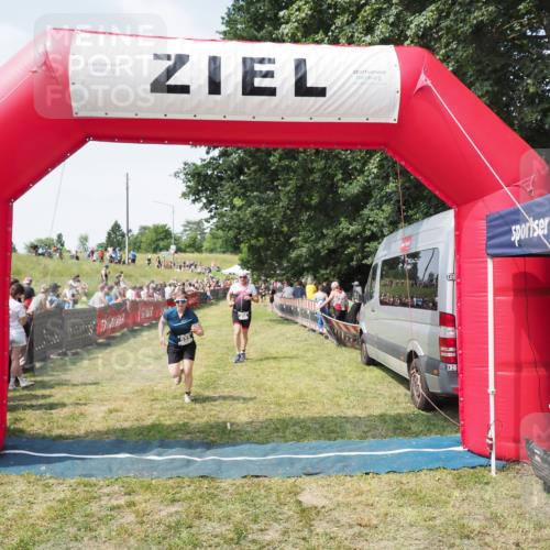 21.06.2025 - 27. Vierlanden-Triathlon MichiJ http://msf.ph/oto/8021591 15.06.2026 11:36:55 Ziel 468, 555 meine-sportfotos.de