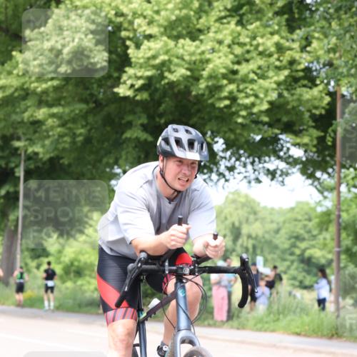 15.06.2025 - 7 Türme Triathlon Yannick Fuchs http://msf.ph/oto/8021592 15.06.2025 13:33:34 Radfahren 534, 889 meine-sportfotos.de