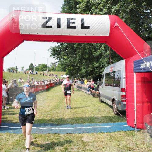 21.06.2025 - 27. Vierlanden-Triathlon MichiJ http://msf.ph/oto/8021646 15.06.2026 11:36:56 Ziel 468, 555 meine-sportfotos.de
